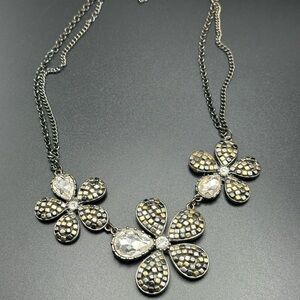 Elegant Silver and Gold Floral Necklace